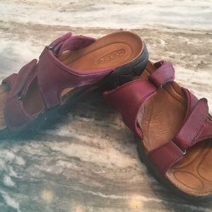 Keen Sandals Sz 6